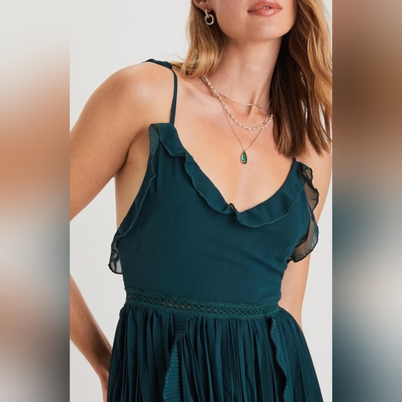 lulu's pleated midi dress v-neckline size S color emerald green - Picture 4 of 16
